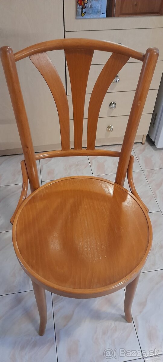 Drevená stolička