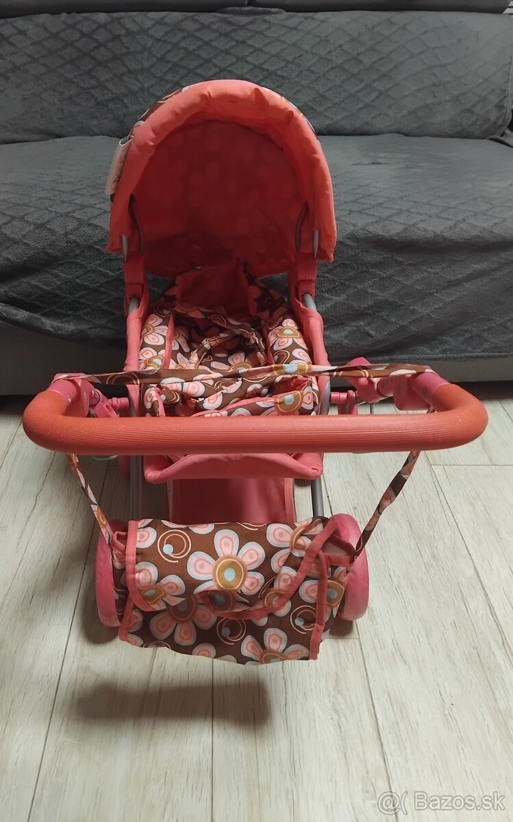 Detský kočík použity len v interiéri.