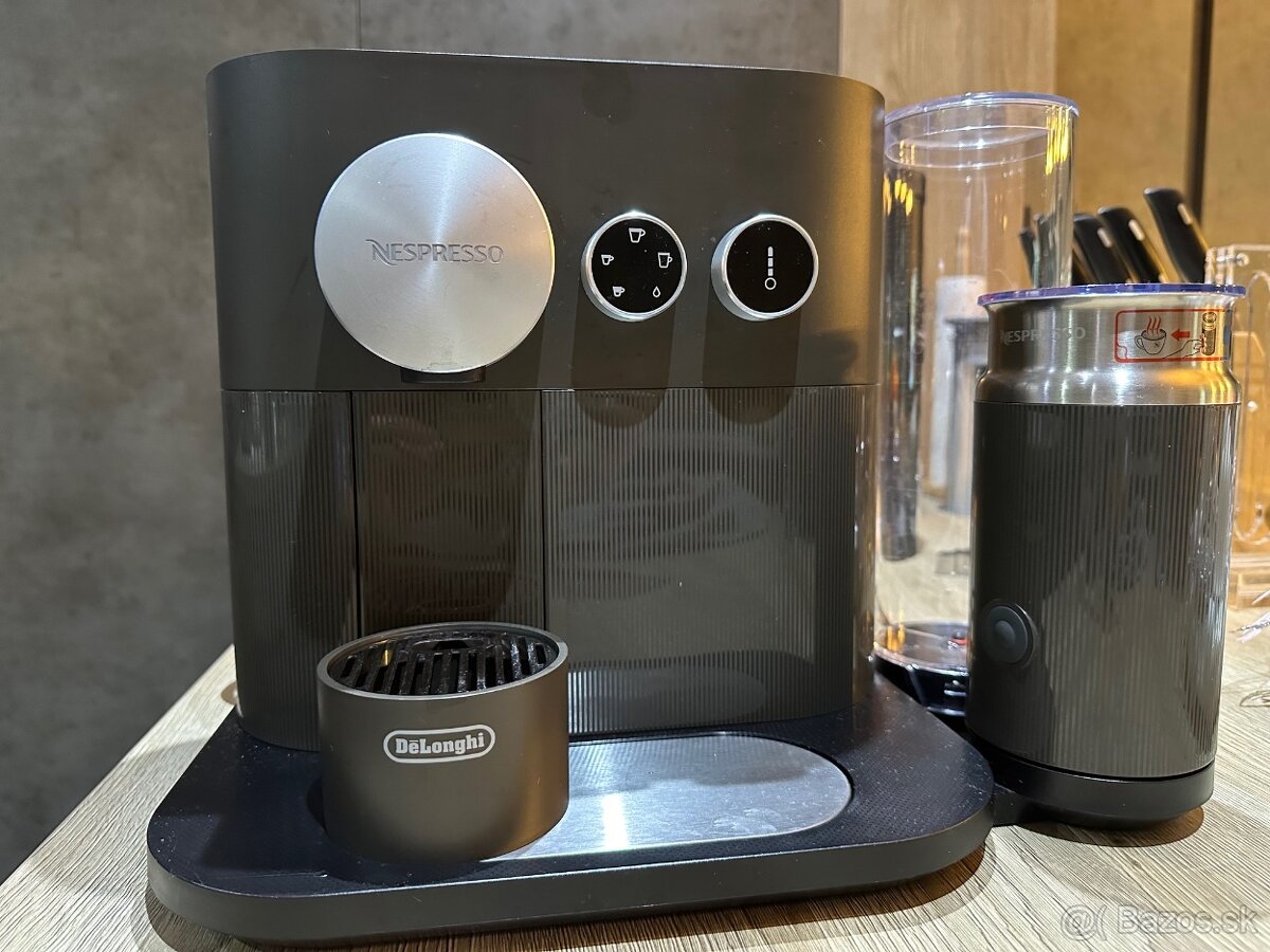 Nespresso Expert&milk kávovar komplet s krabicou