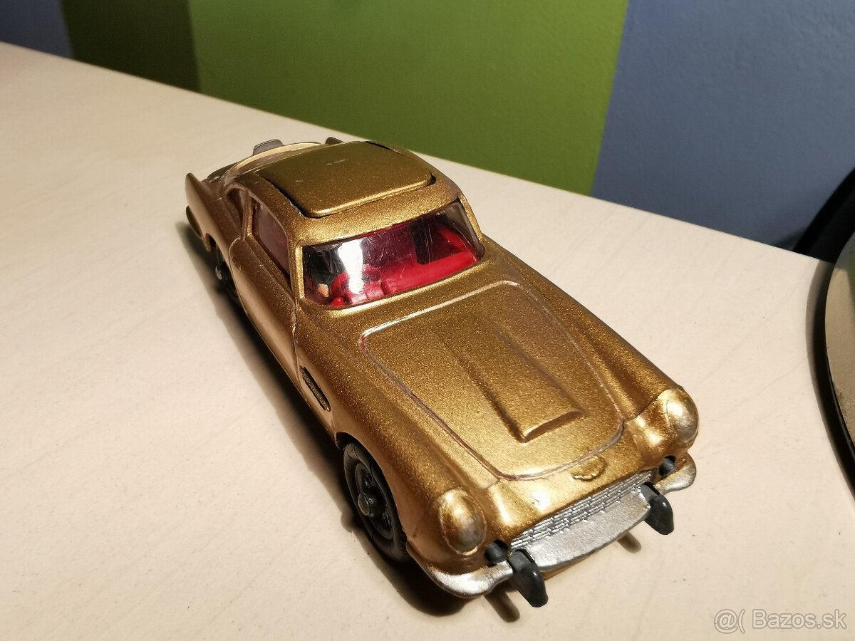 Corgi toys Aston Martin DB4 James Bond