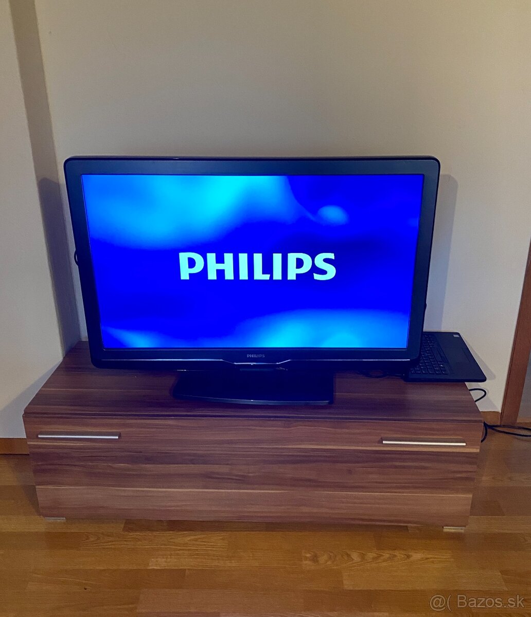 ♦ Televízor Philips 37" (94 cm) ♦