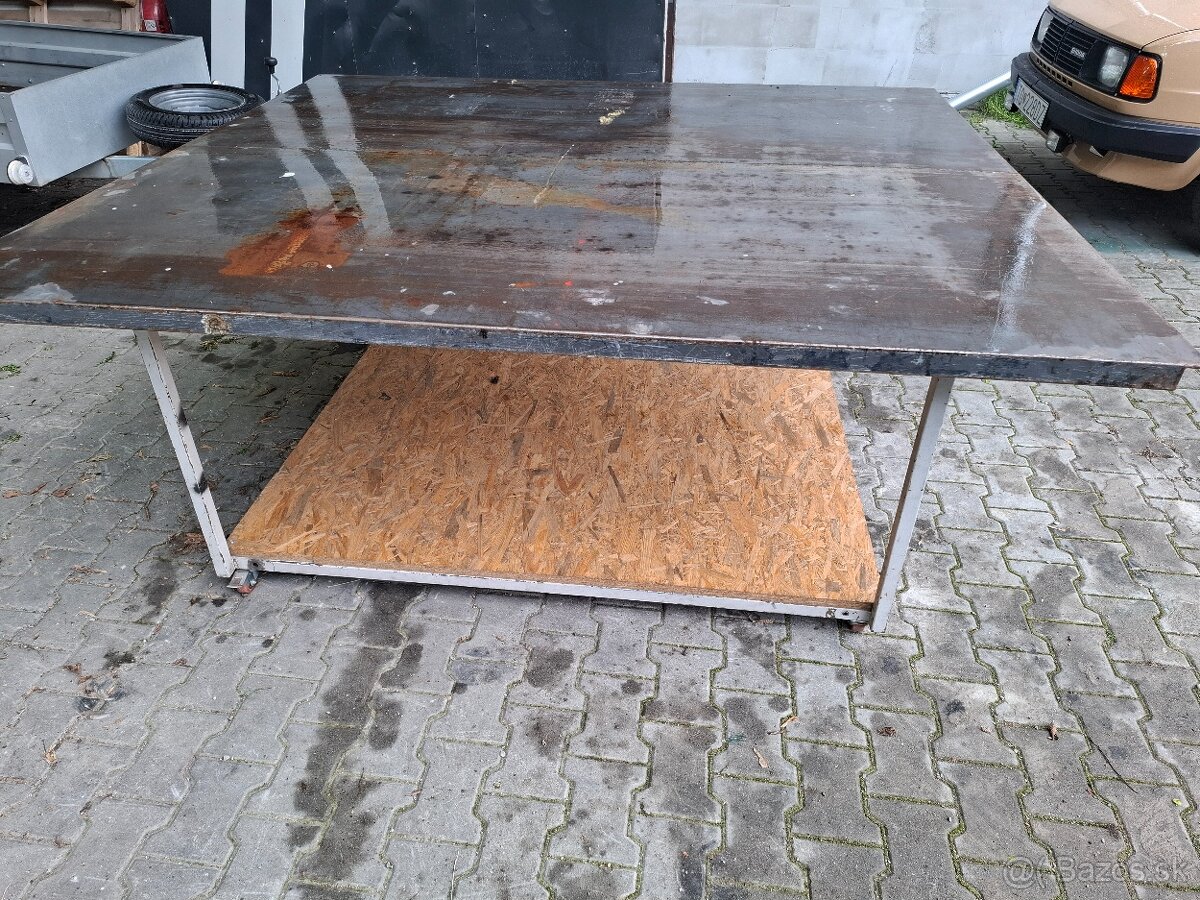 Predám stôl