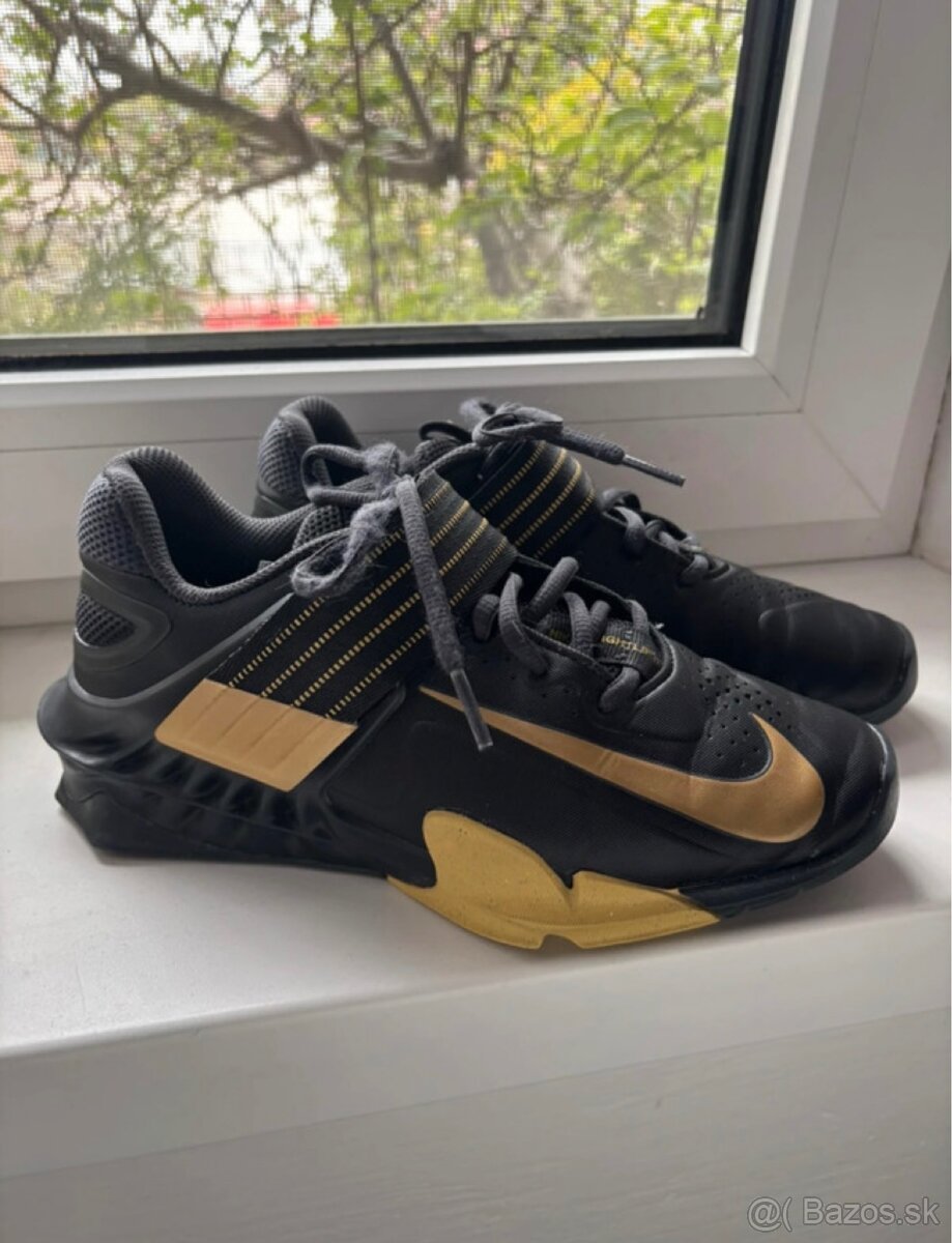 Vzpěračská obuv Nike Savaleos