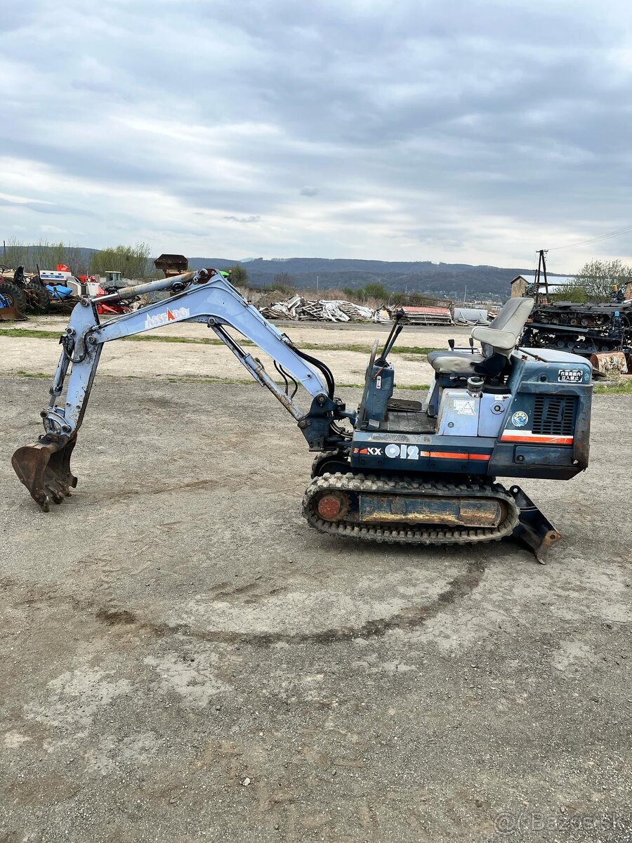 Báger Kubota KX-012