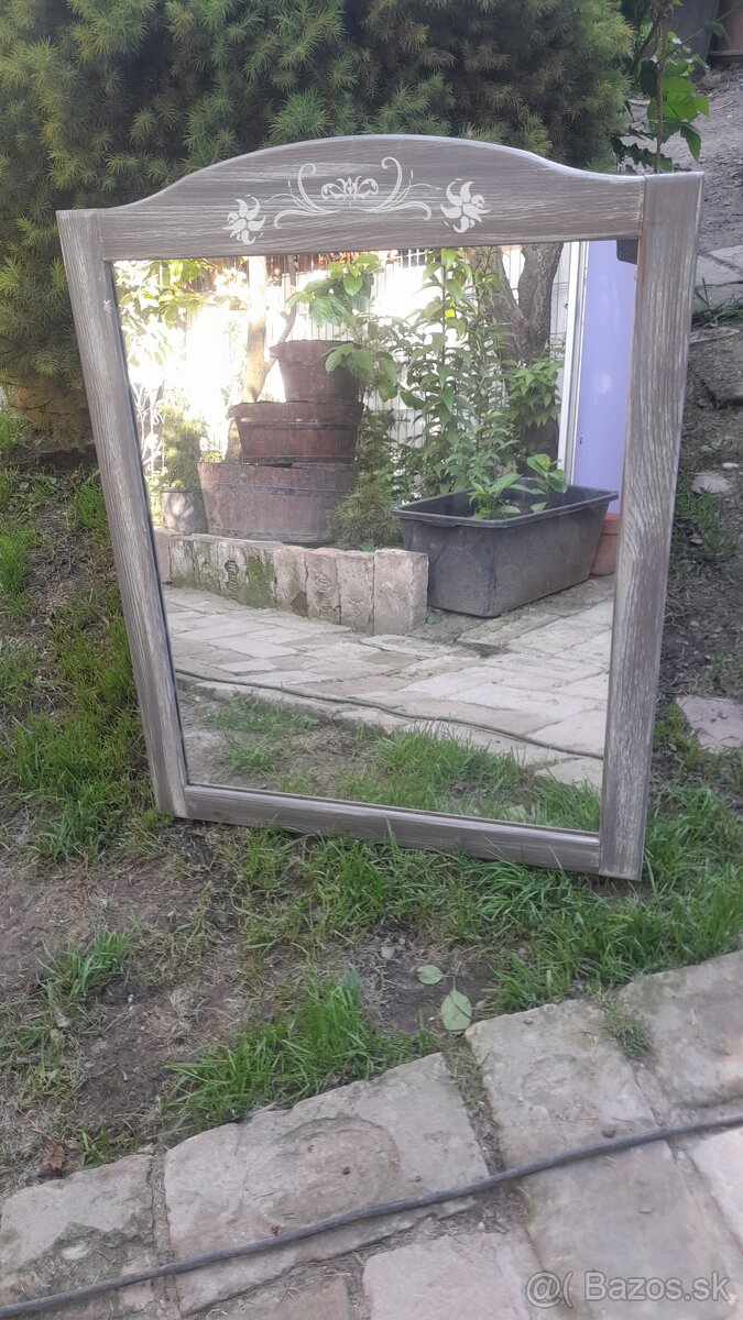 Zrkadlo 40eur, stolička 25eur, chlebníky 15eur/kus