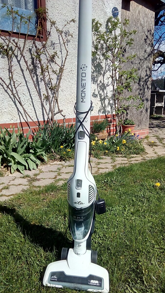 Predám tyčový vysávač ETA Moneto, Ni-MH