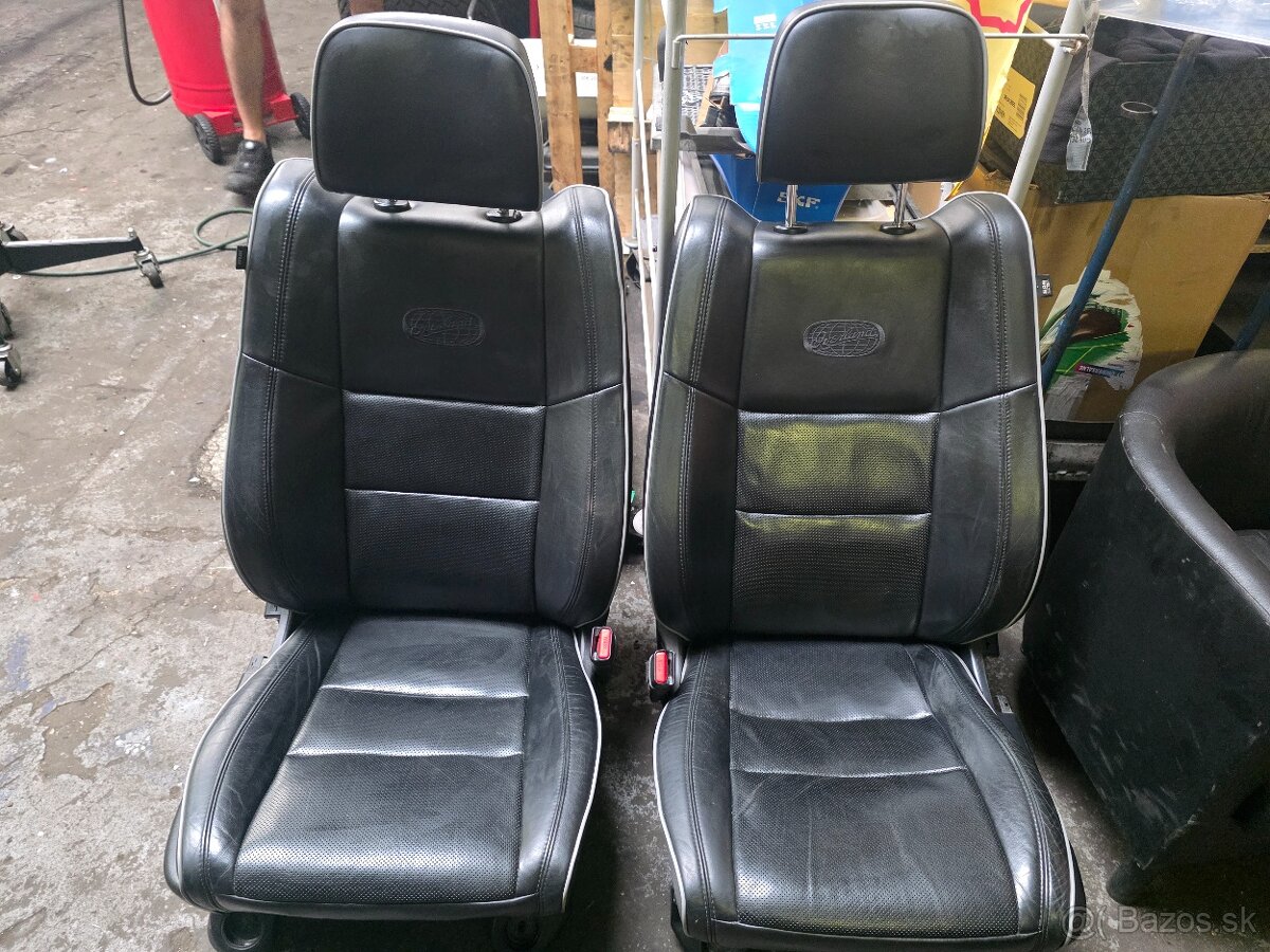 Jeep Grand Cerokee wk2 sedacky komplekt