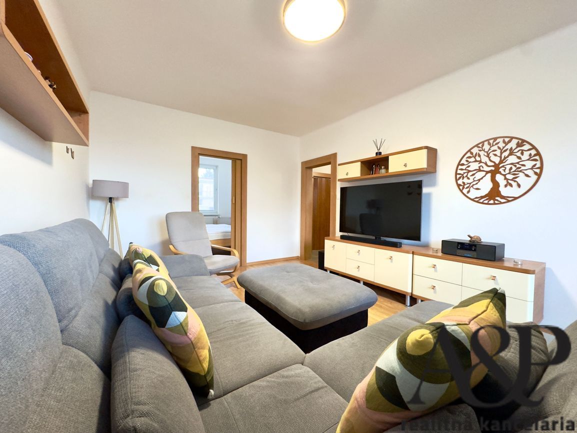 3 IZB. REKONŠTRUOVANÝ BYT S BALKÓNOM A KOMOROU, 74M2, ROBOTN