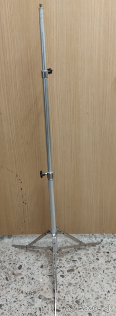 Kovové stojany na reproduktory i iné