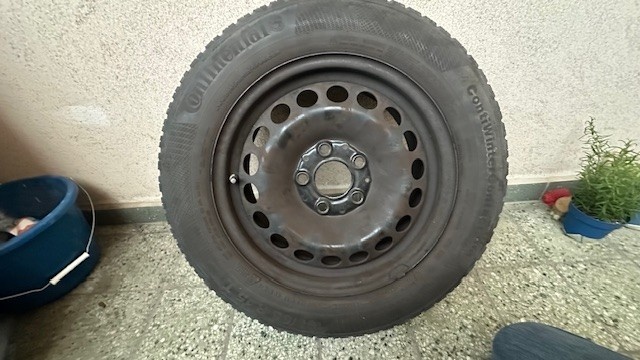 Predám plechové disky R15 s obutými zimnými pneumatikami
