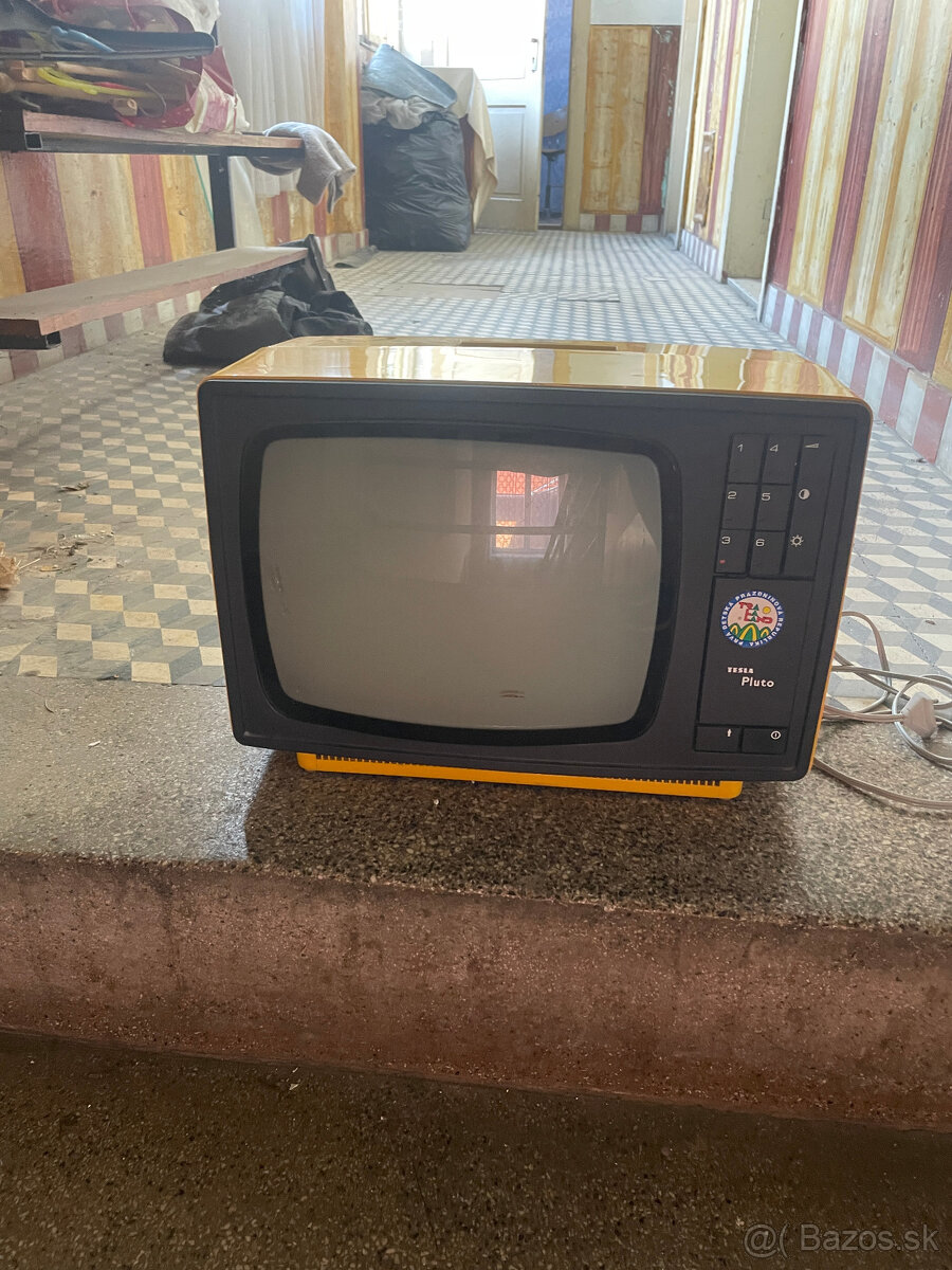 📺 Retro televízor TESLA Pluto – žltý