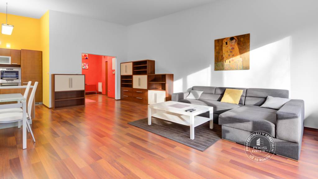 AXIS REAL | Veľký 2-izb. byt, GARÁŽ, BA Staré Mesto, Sláviči