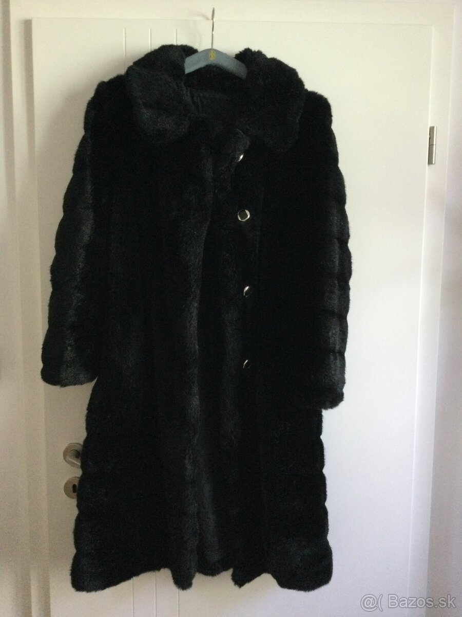 Čierny dámsky kožuch