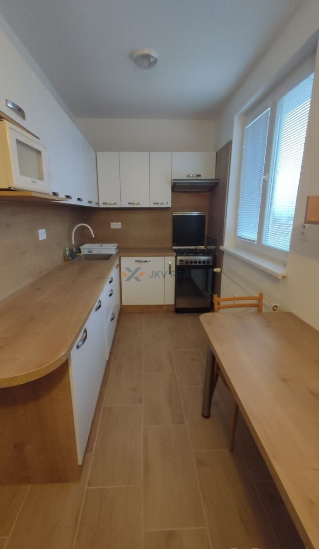 Na prenájom zariadený 2-izbový byt po rekonštrukcii s loggio