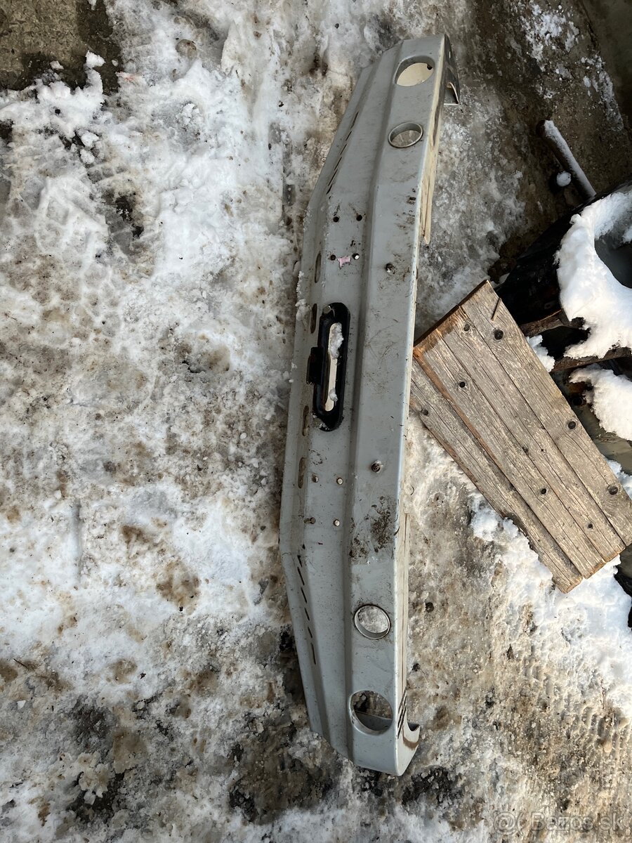 Pevnostný nárazník Navara D40