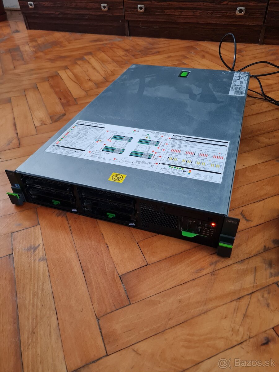 Server Fujitsu Primergy RX300 S7