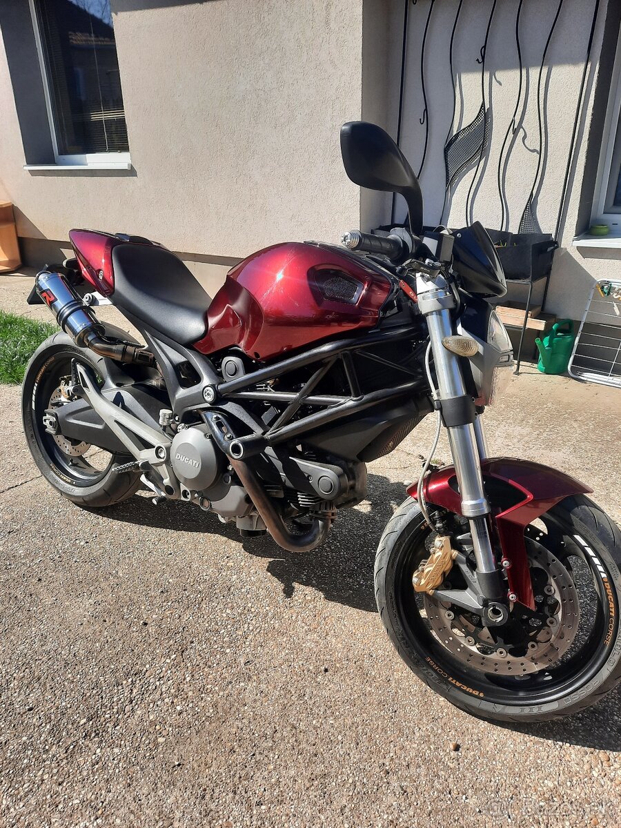 Ducati Monster 696