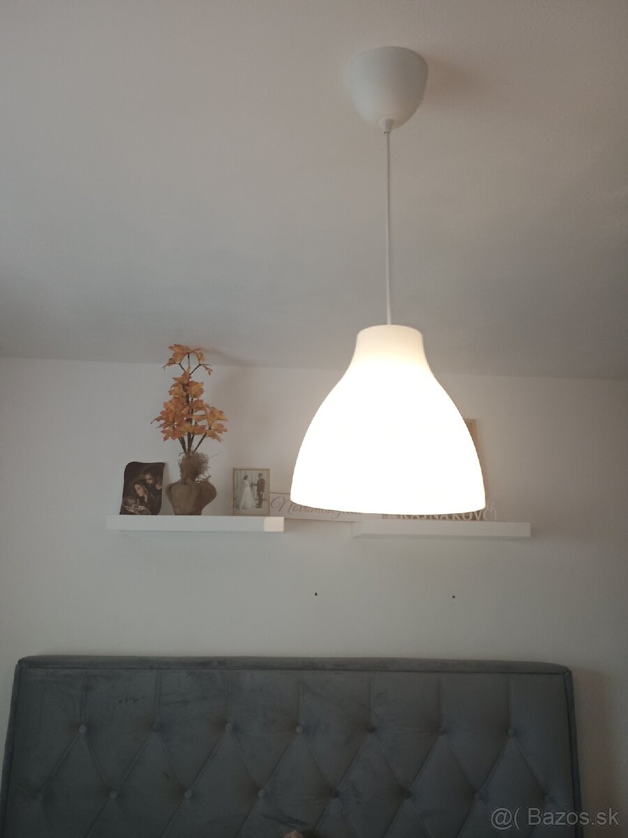 Závesná lampa IKEA Melody.