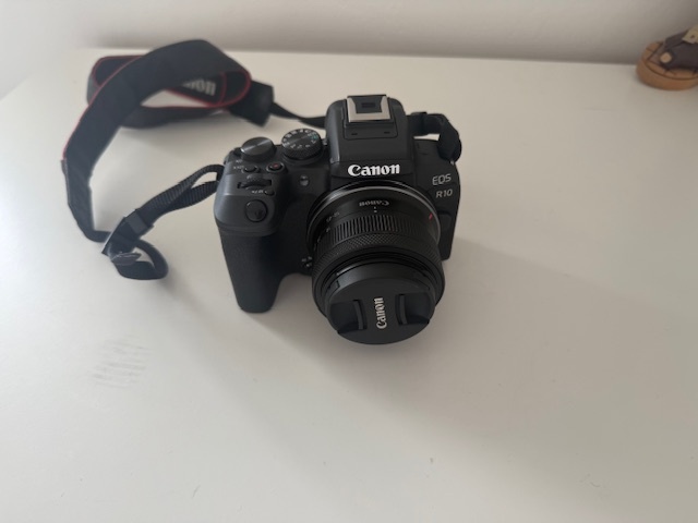 CANON EOS R10 + 18-45/4.5-6.3 IS ST