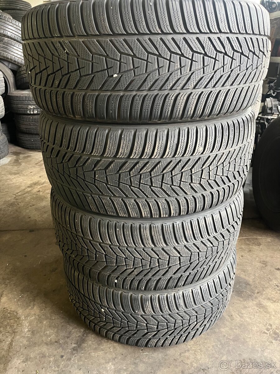 255/40R20