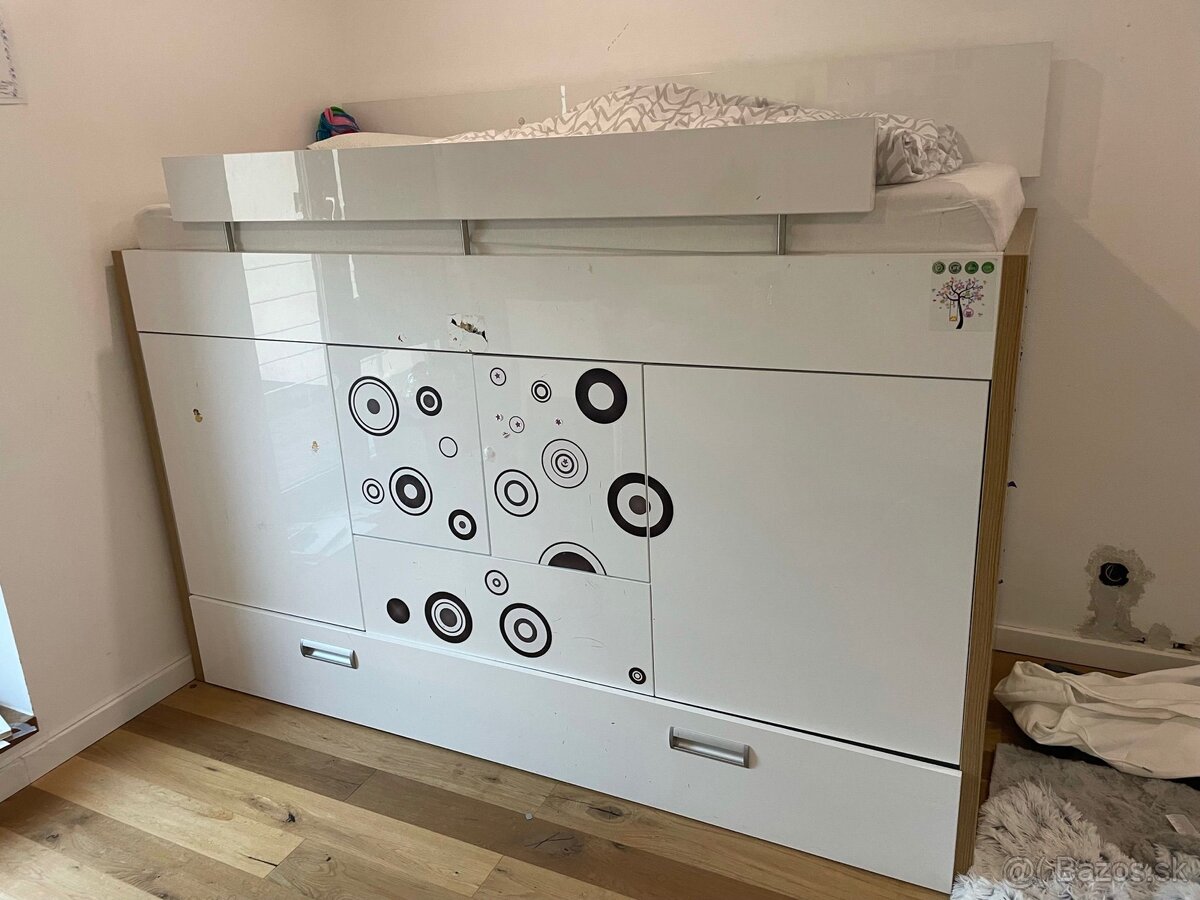 Detské poschodové postele s úložným priestorom