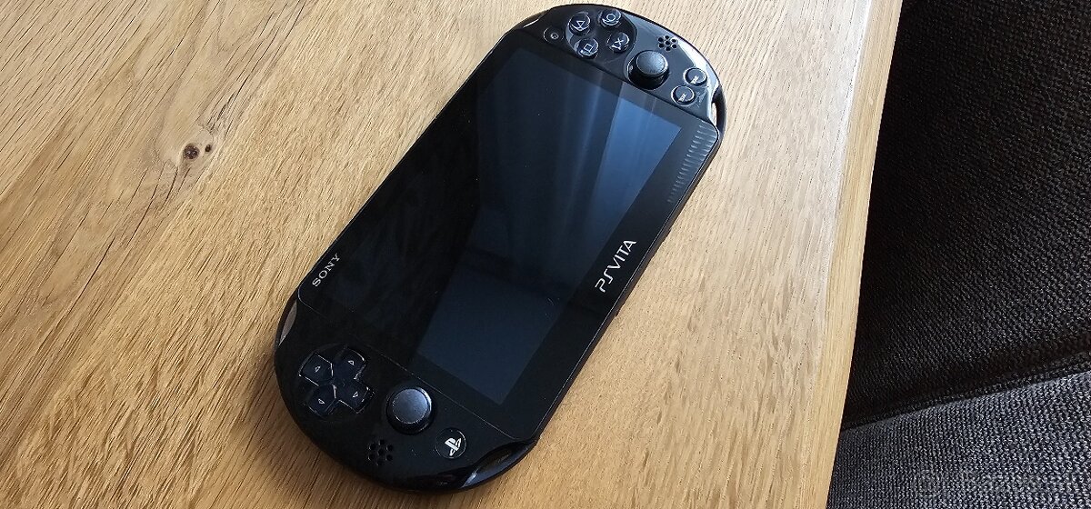 Predám hernú konzolu Sony PS VITA