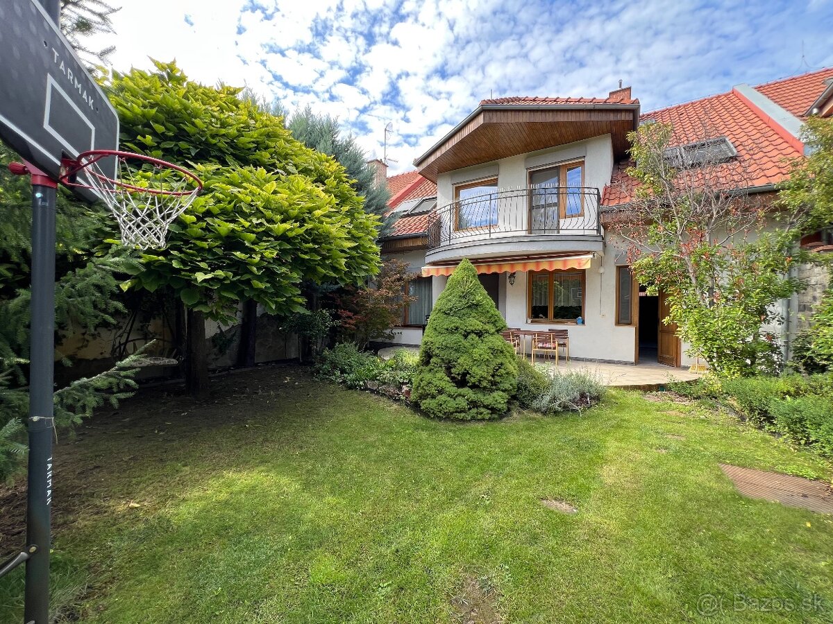 Na predaj poschodový rodinný dom, Nové Zámky