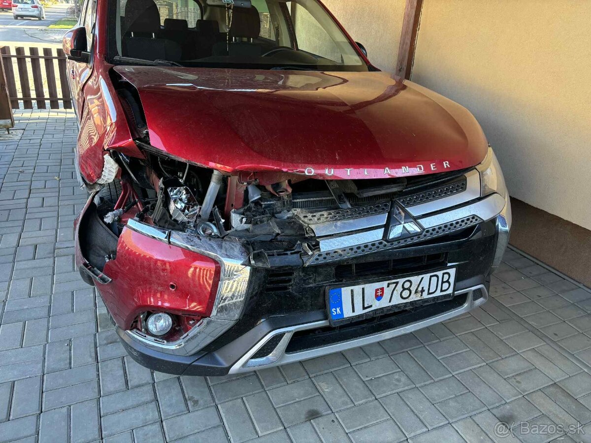 Mitsubishi outlander havarovane