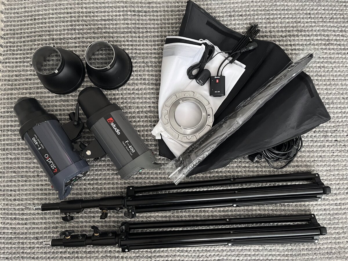 Vybavenie fotoateliéru - záblesk. svetlá / uchytenie pozadia