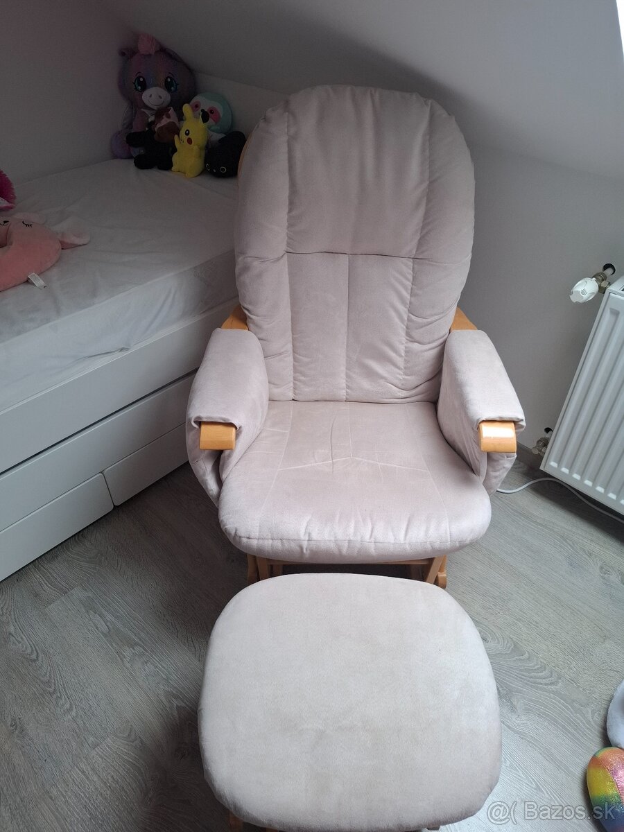 Hojdacie kreslo s podnozkou