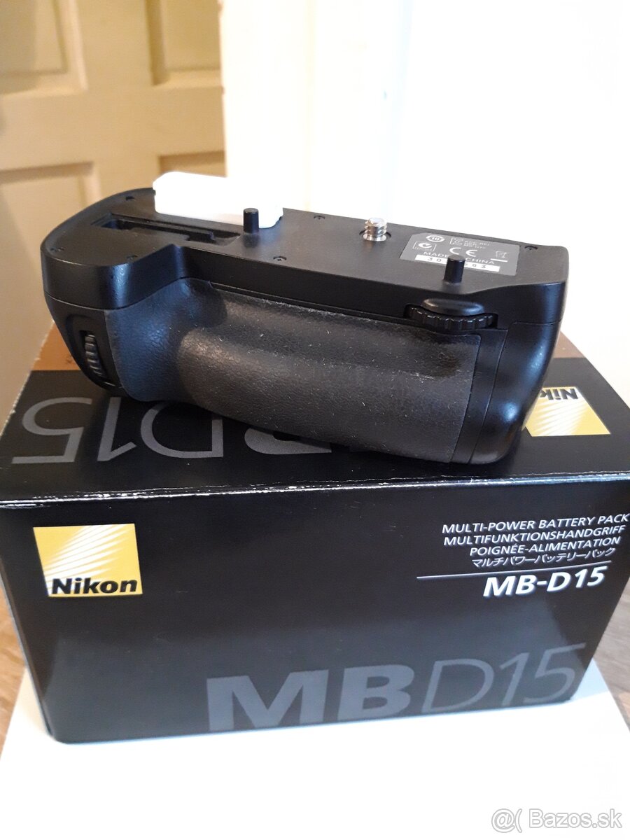 Battery grip MB-D15