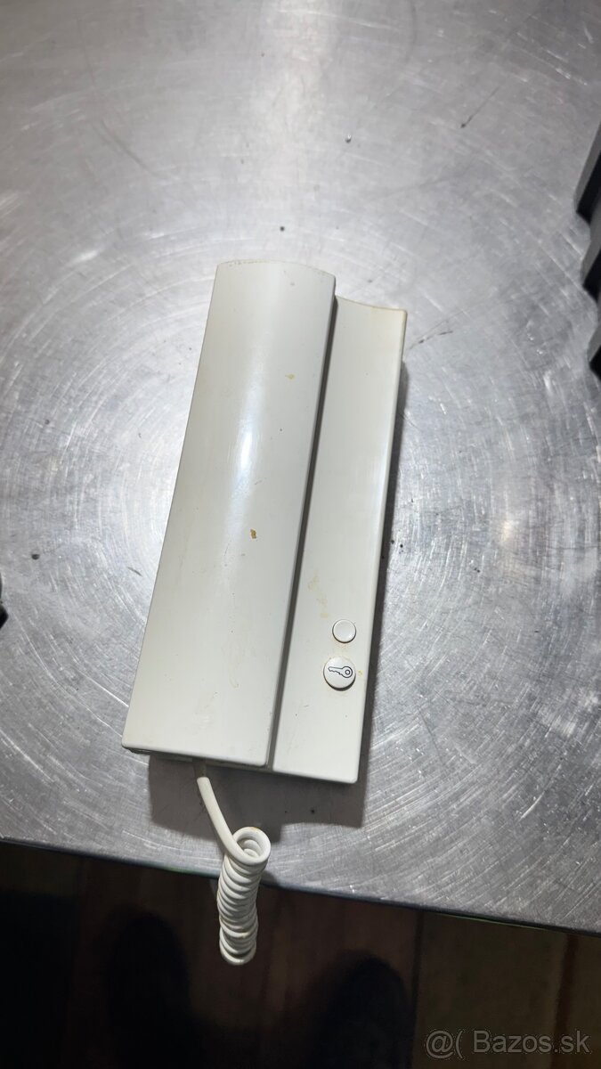 Tesla domový telefon