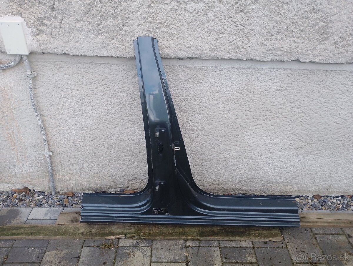 Škoda Superb 3 stĺpik