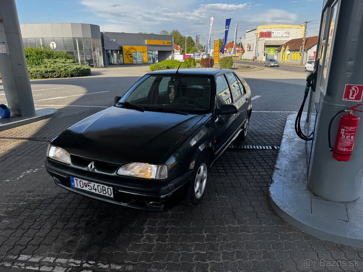 Renault R19