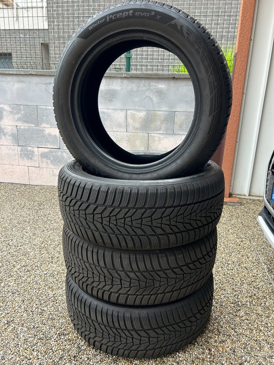 ZĽAVA 200€ - takmer nové zimné pneu Hankook 235/55 R18