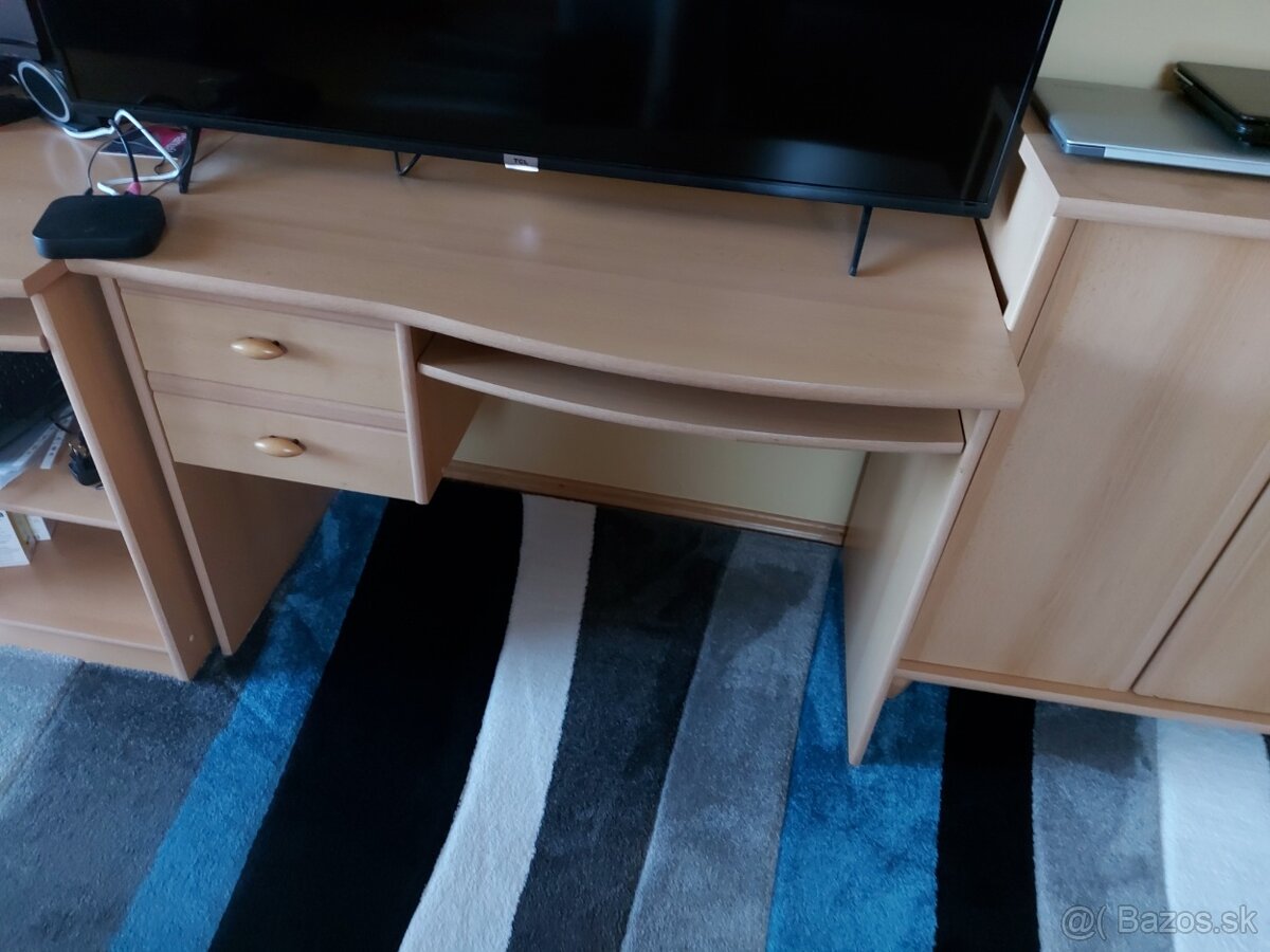 Písací stól so šuplikmi