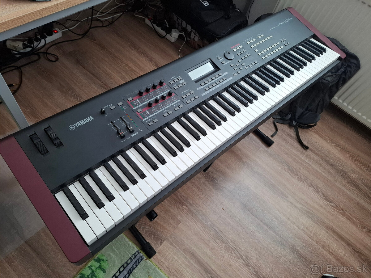Yamaha MOXF8 + kufor