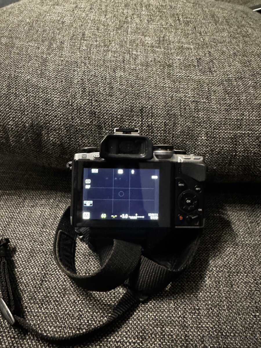 Olympus OM-D E-M10