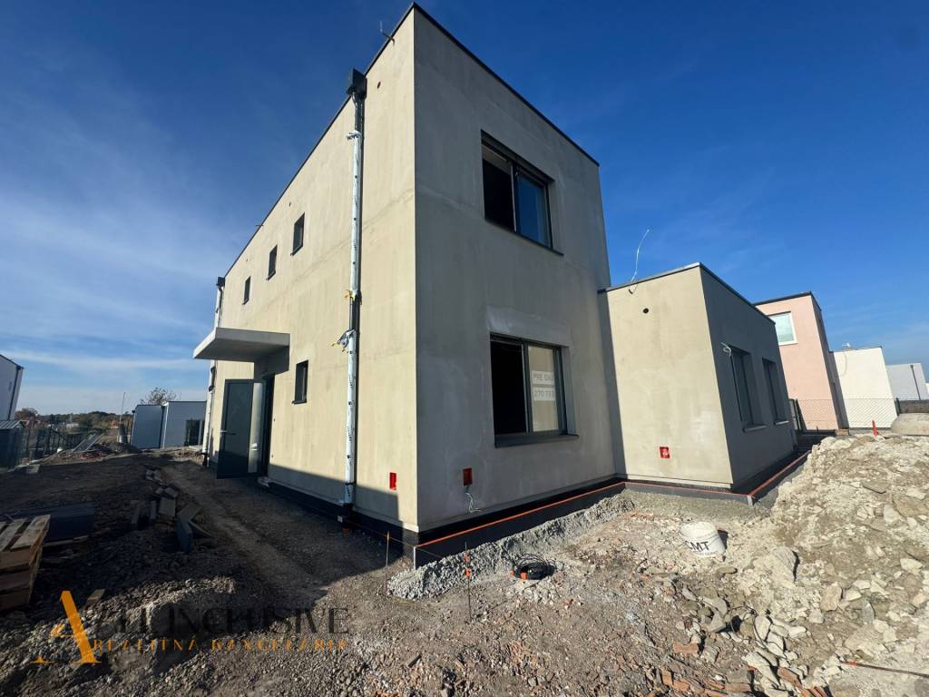 ALL INCLUSIVE | NA PREDAJ 4-IZB. POSCHODOVÝ RD (ČASŤ DVOJDOM