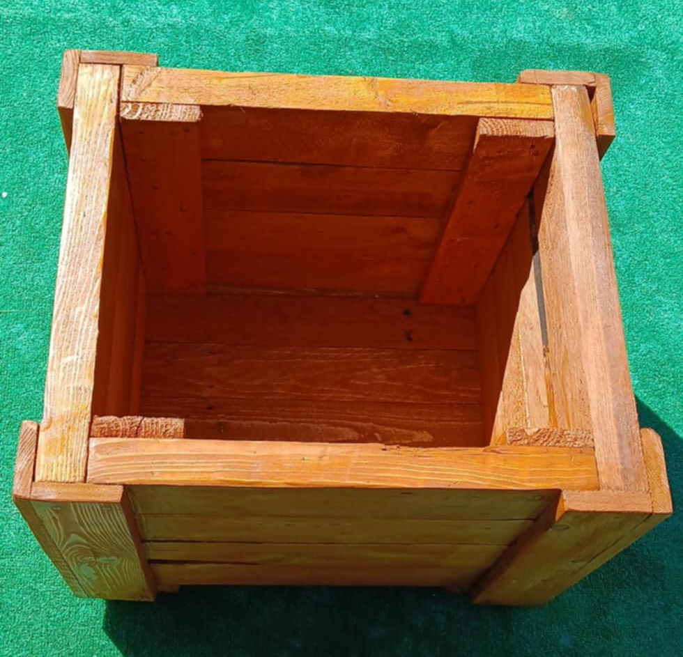 Drevené kvetináče