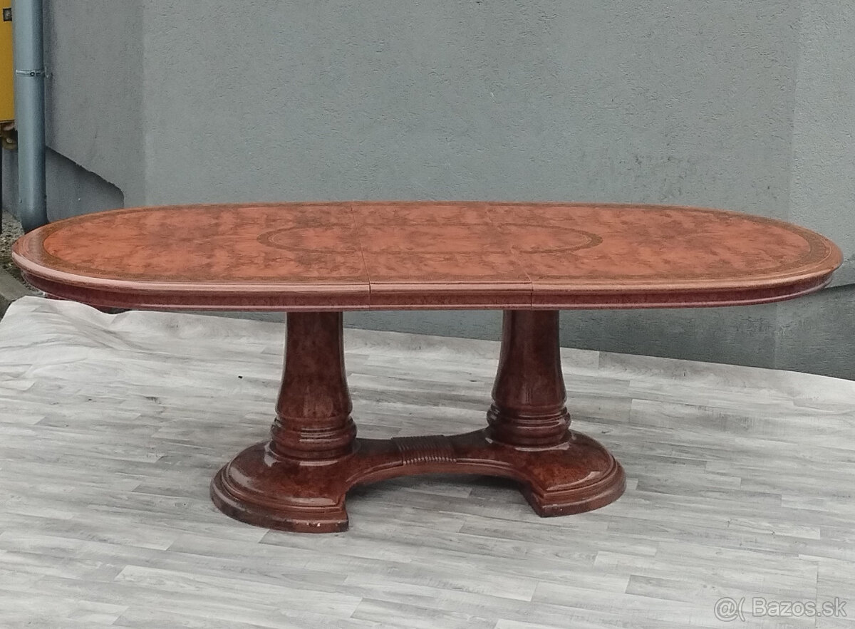 Stôl oválny rozkladací taliansky ” EDDI ROSSE “ .