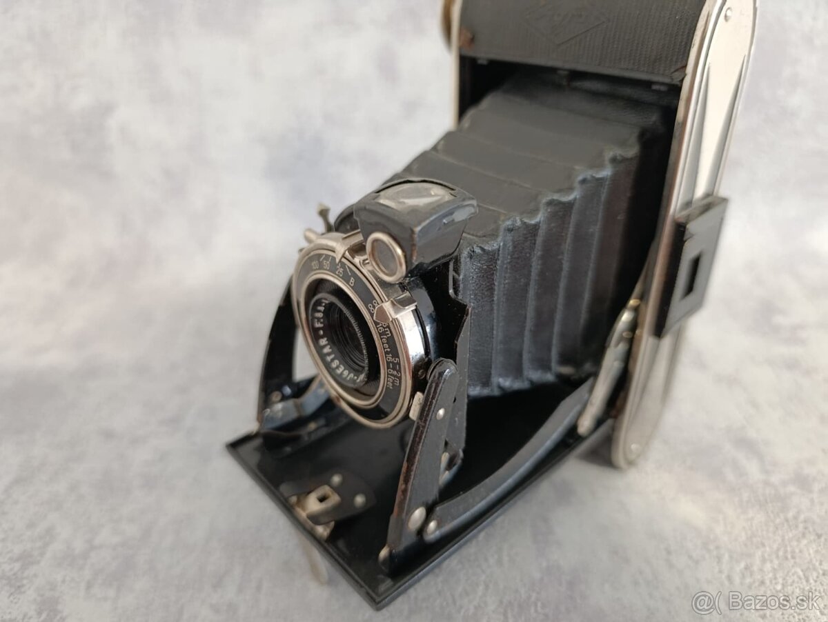 Historický měchový fotoaparát Agfa Billy Record