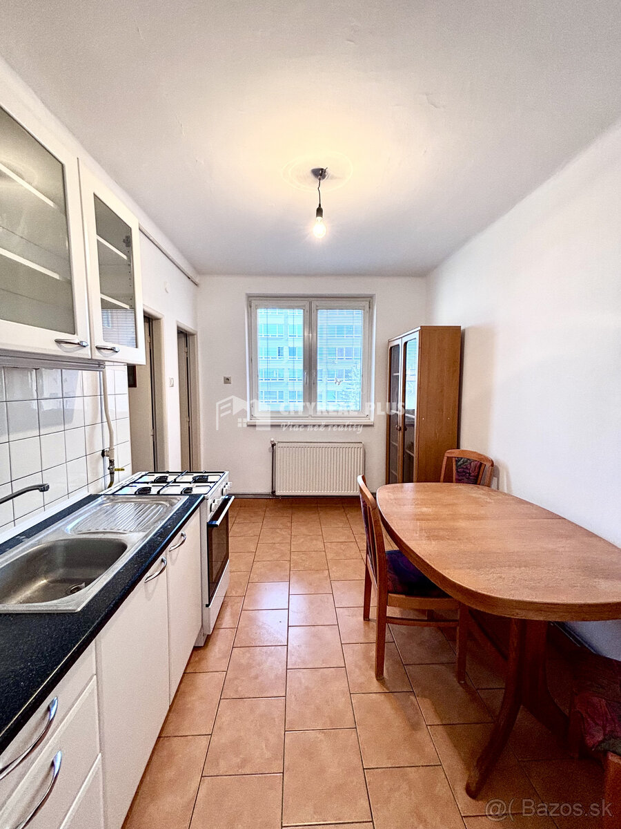 Ponúkame Vám na prenájom 3 izbový byt v centre mesta Nové Zá