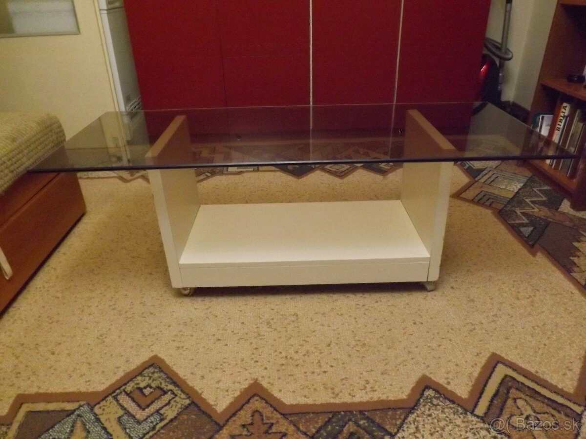 Konferenčný stolík biely s dymovým sklom