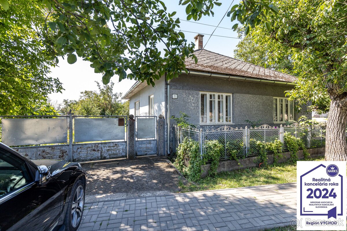 REZERVOVANÝ Rodinný dom v srdci obce Dvorníky - Včeláre