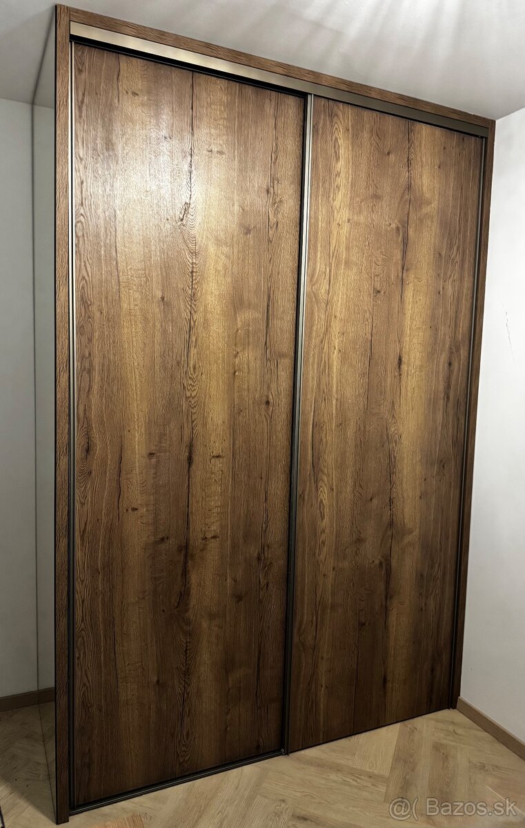 Predám nábytok do izby – Dub Halifax Tabakový (skriňa, stôl