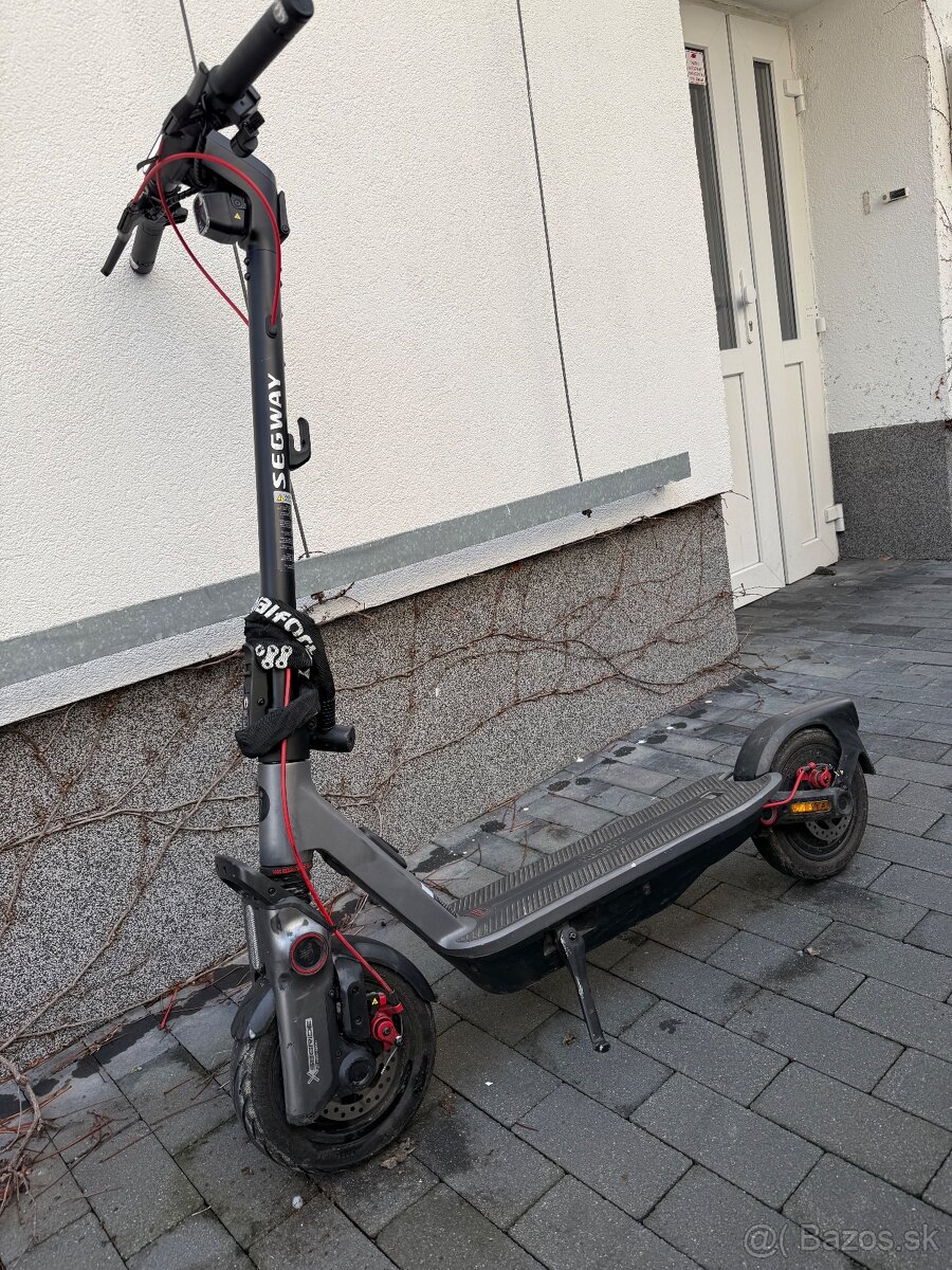 Elektrická kolobežka Ninebot F3 Pro