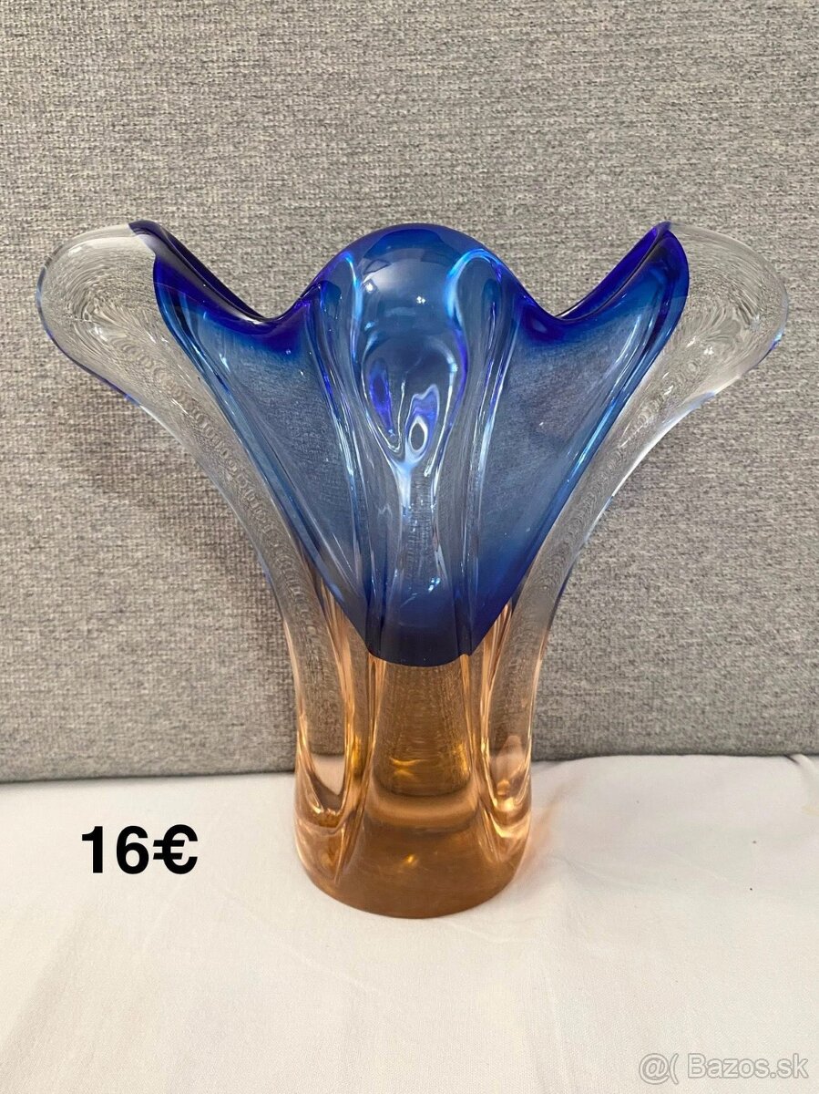 Váza z hutného skla