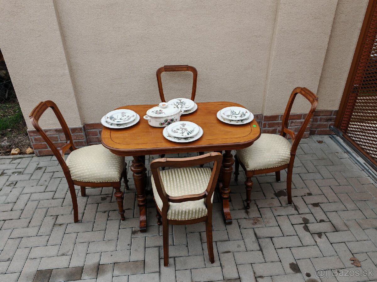 Jedálensky stôl a 4 stoličky