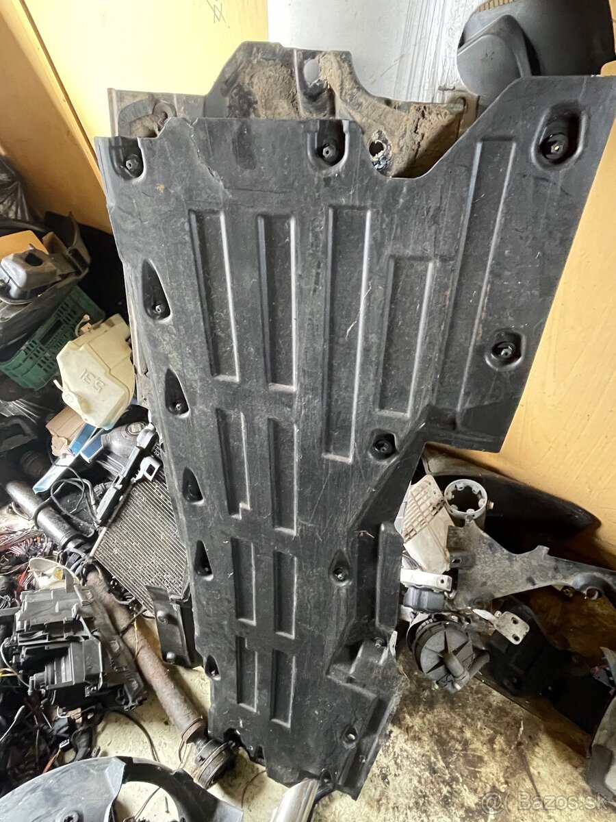 Oplastovanie podvozku Audi a8 d3